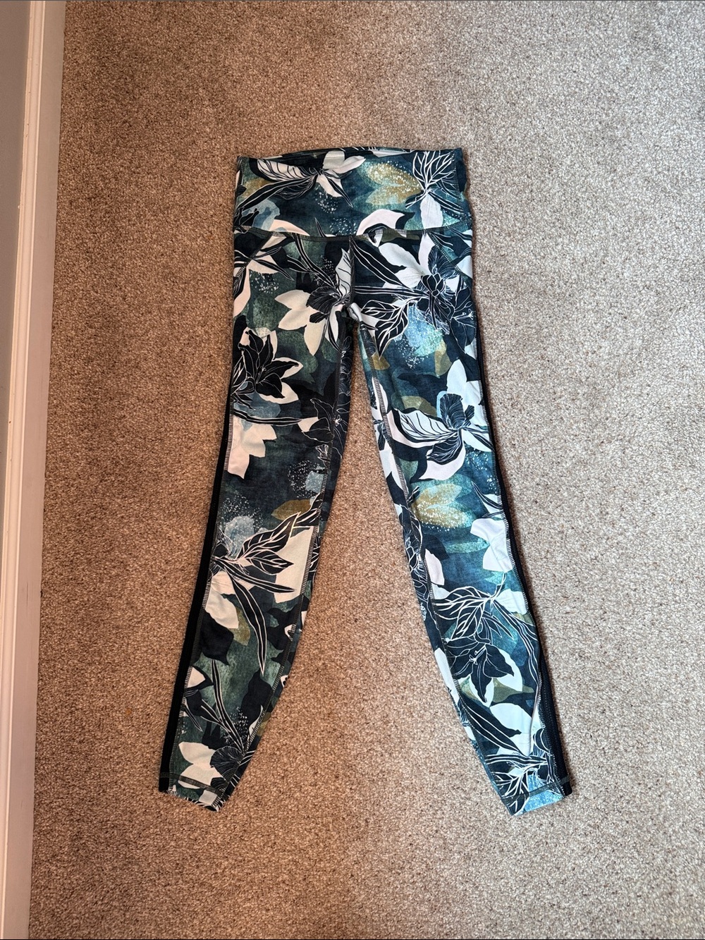 Athleta Teal Black and White Botanical Leggings